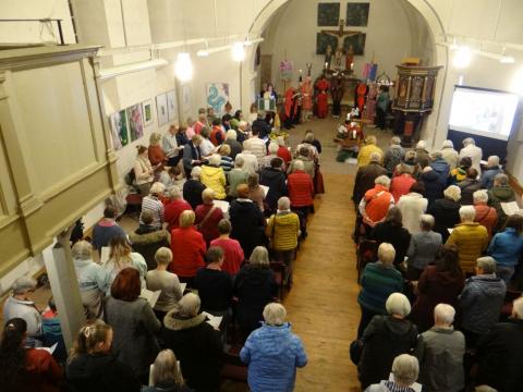 Volle Kirche beim Weltgebetstag